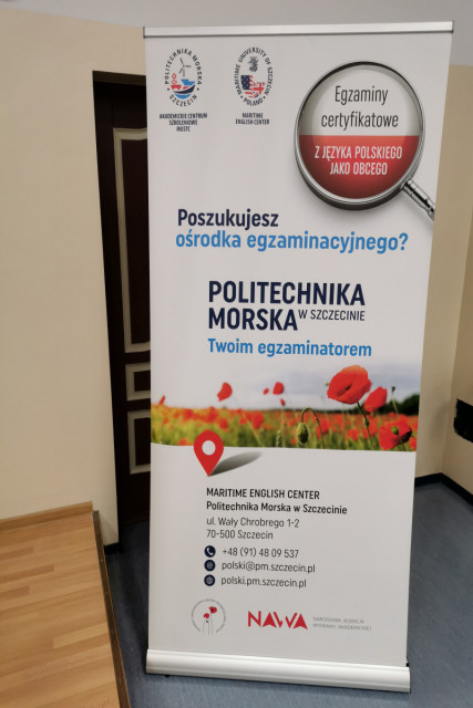 Roll-up MEC w sali egzaminacyjnej